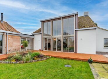 outside view of aluminium extension by QBD.