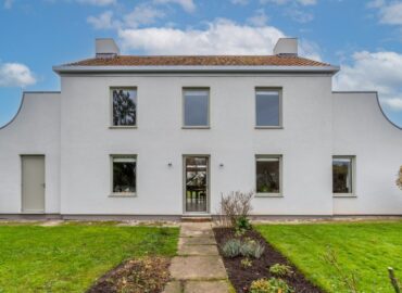 windows and front door by qbd.
