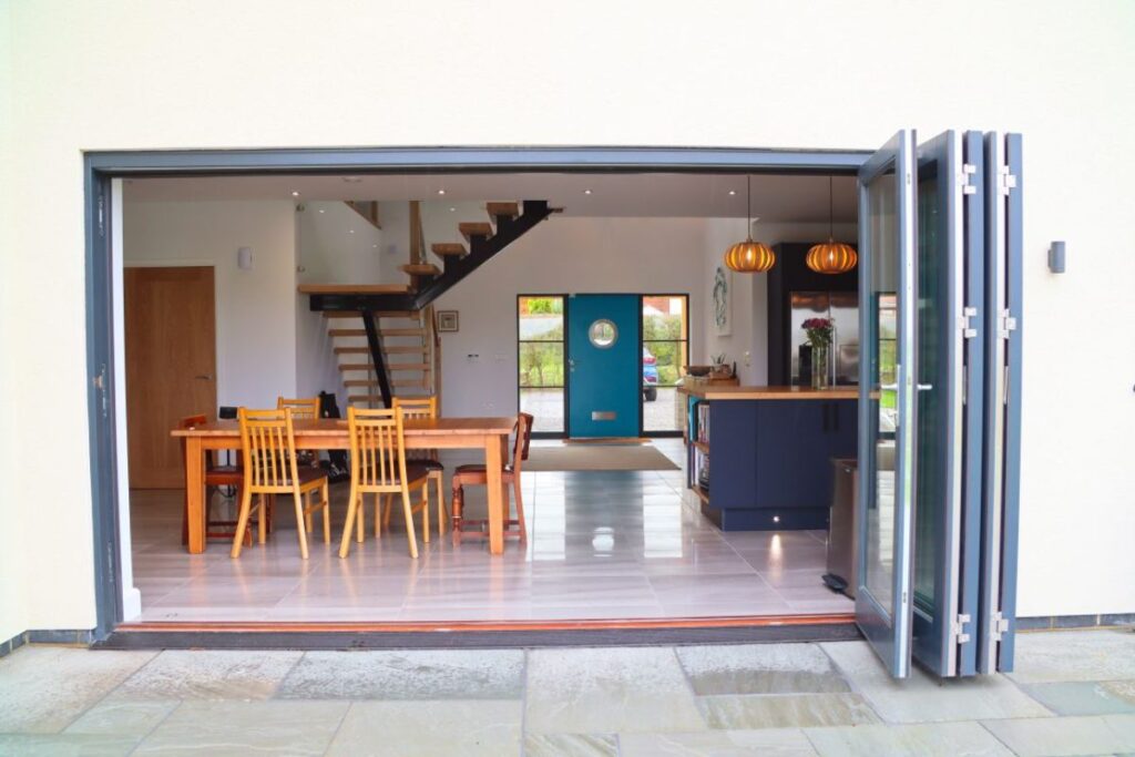 bifolds open plan kitchen 1110x740 1